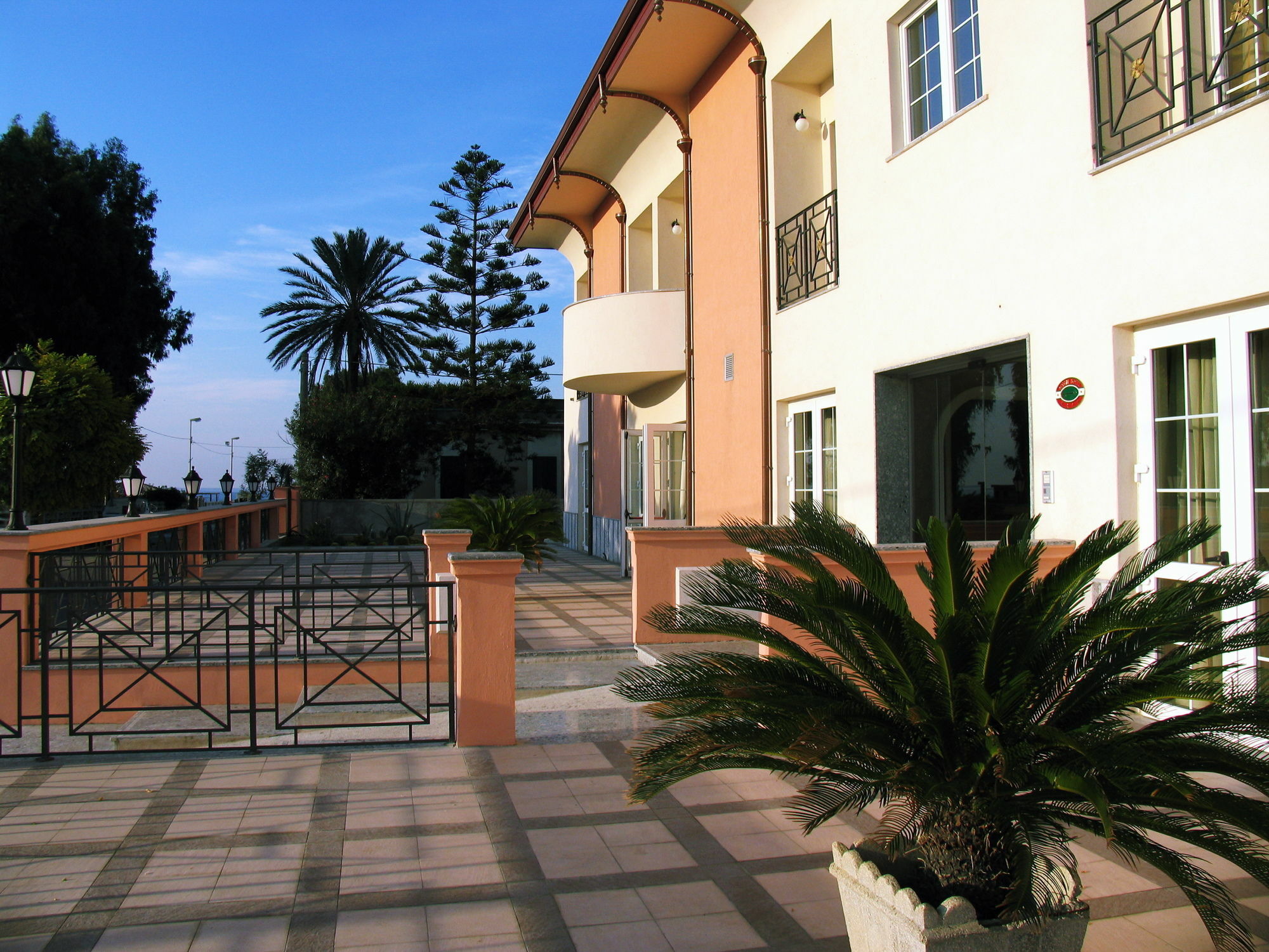 Regent Beach Hotel & Apartments Ρέτζιο ντι Καλάμπρια Εξωτερικό φωτογραφία